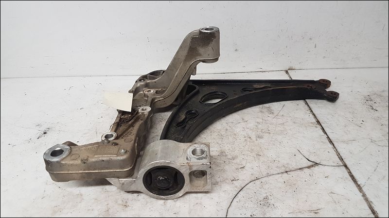 VOLKSWAGEN-TRIANGLE INF AVD