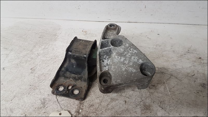 RENAULT-SUPPORT MOTEUR