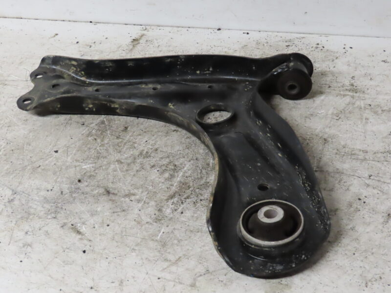 VOLKSWAGEN-TRIANGLE INF AVD