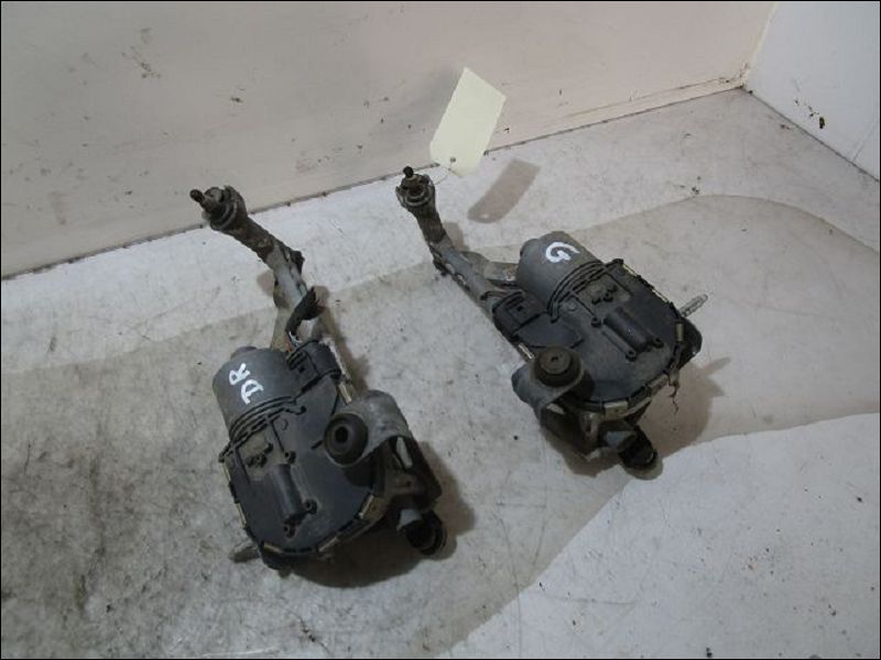 VOLKSWAGEN-MOTEUR ESSUIE-GLACE AV GAUCHE