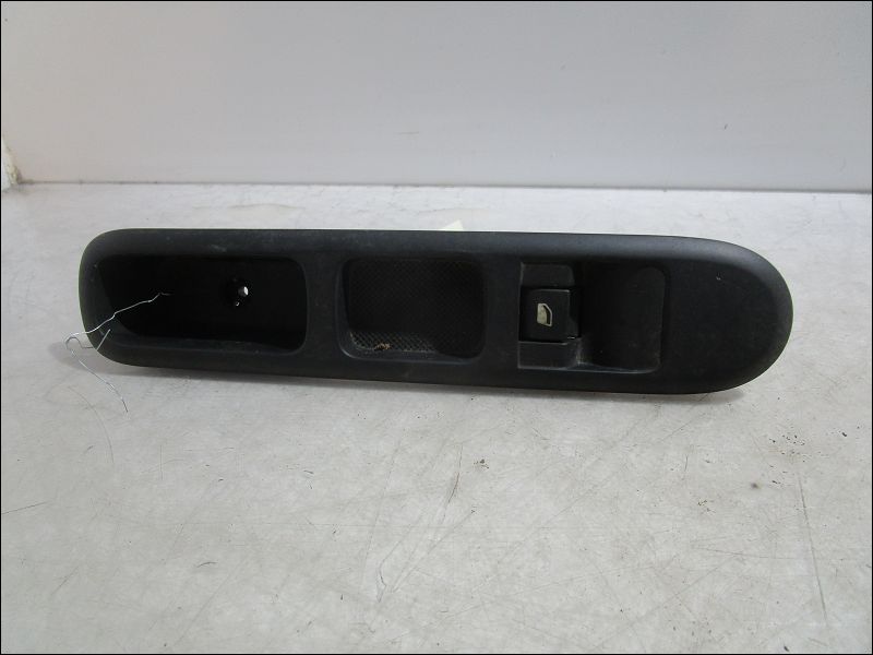 PEUGEOT-COMMANDE LEVE-GLACE PORTE AVD