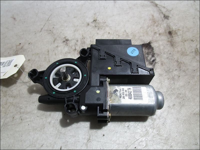 VOLKSWAGEN-MOTEUR LEVE-VITRE AVANT DROIT