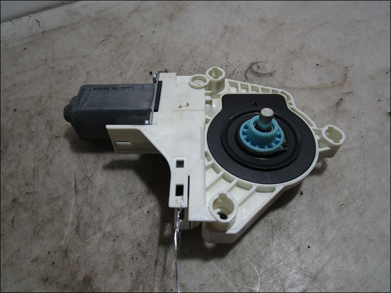 AUDI-MOTEUR LEVE-VITRE AVANT DROIT