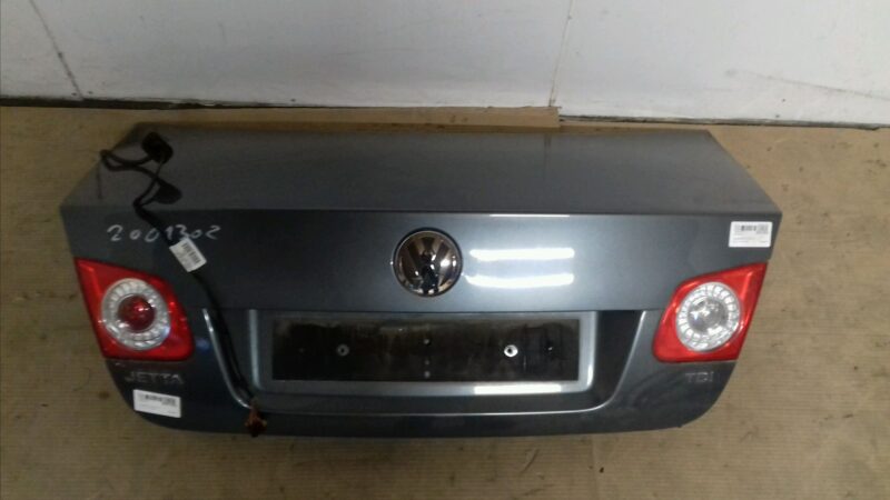 VOLKSWAGEN-COFFRE AR
