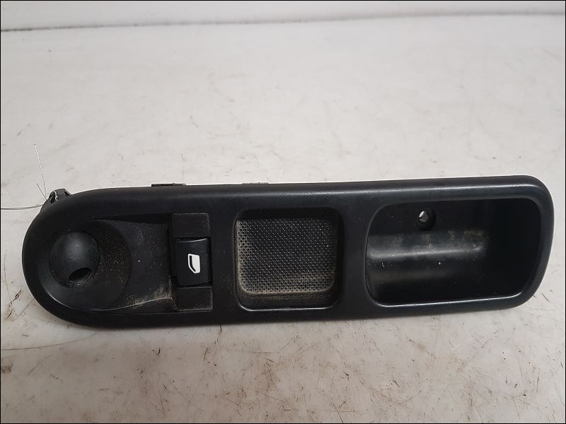 PEUGEOT-COMMANDE LEVE-GLACE PORTE AVD