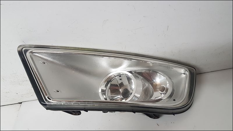 FORD-PHARE ANTIBROUILLARD AVG