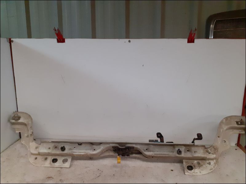 PEUGEOT-TRAVERSE SUP ARMATURE AV