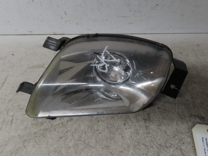 PEUGEOT-PHARE ANTIBROUILLARD AVD