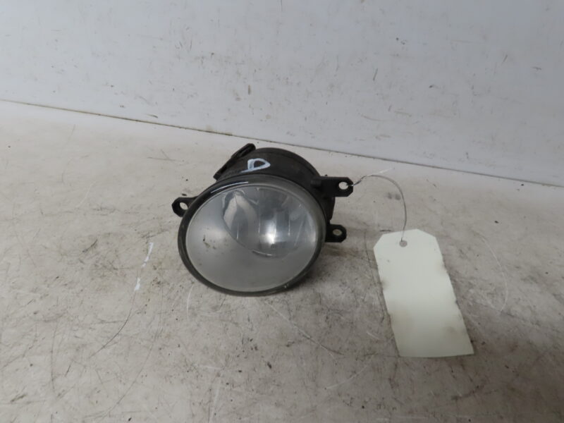TOYOTA-PHARE ANTIBROUILLARD AVD