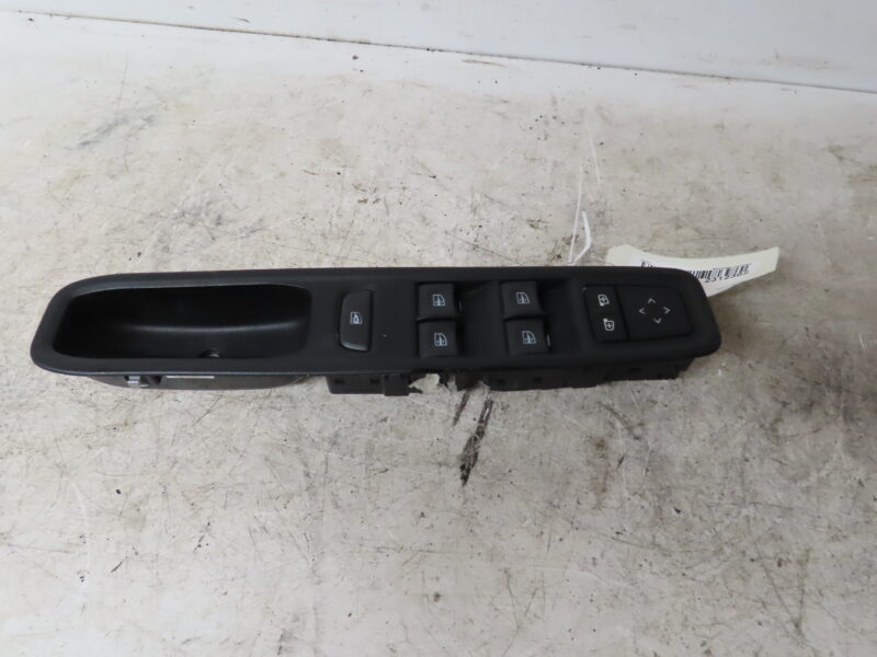 DACIA-COMMANDE LEVE-GLACE PORTE AVG