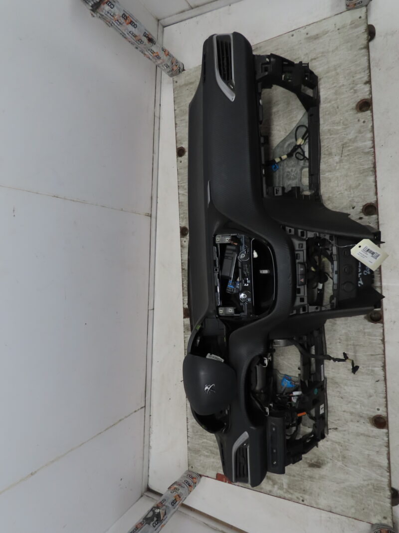 PEUGEOT-PLANCHE DE BORD