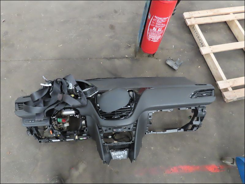 PEUGEOT-PLANCHE DE BORD