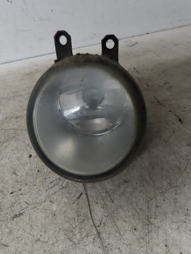TOYOTA-PHARE ANTIBROUILLARD AVD