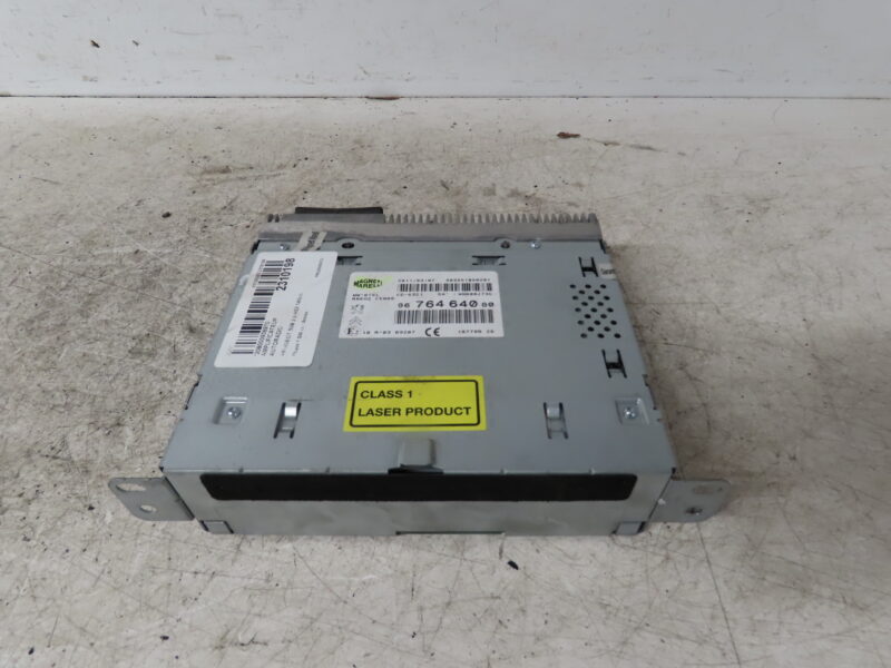 PEUGEOT-AMPLIFICATEUR AUTORADIO