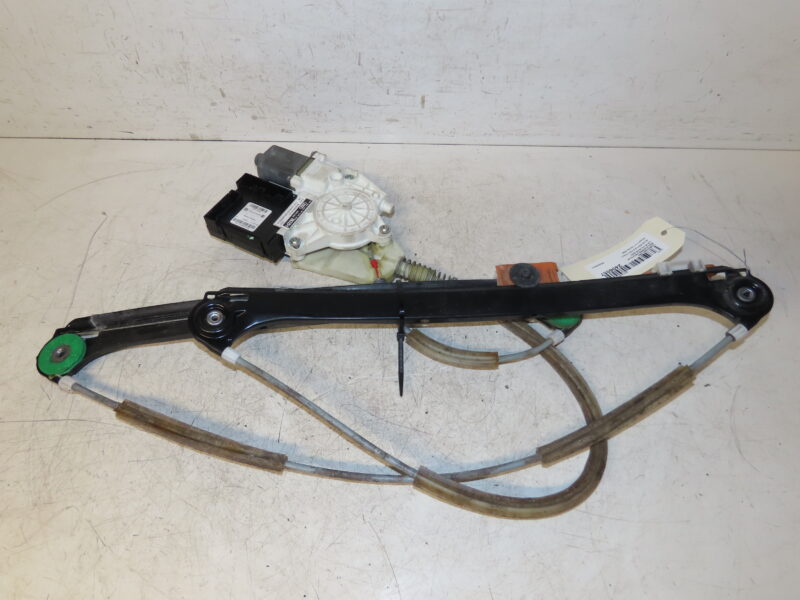 AUDI-MECANISME+MOTEUR LEVE-GLACE AVD