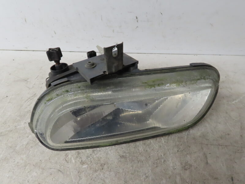 PEUGEOT-PHARE ANTIBROUILLARD AVG