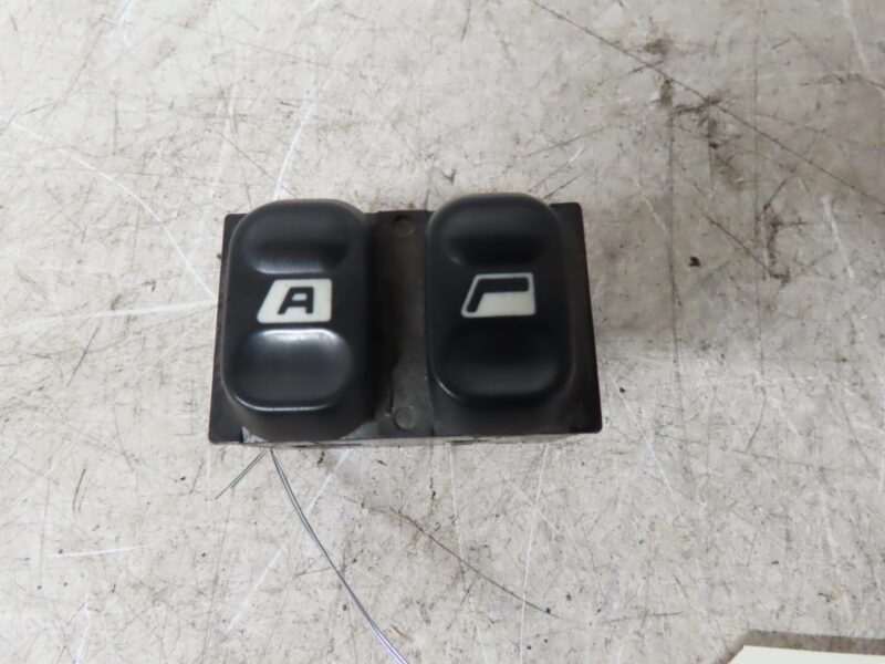 PEUGEOT-COMMANDE LEVE-GLACE PORTE AVG