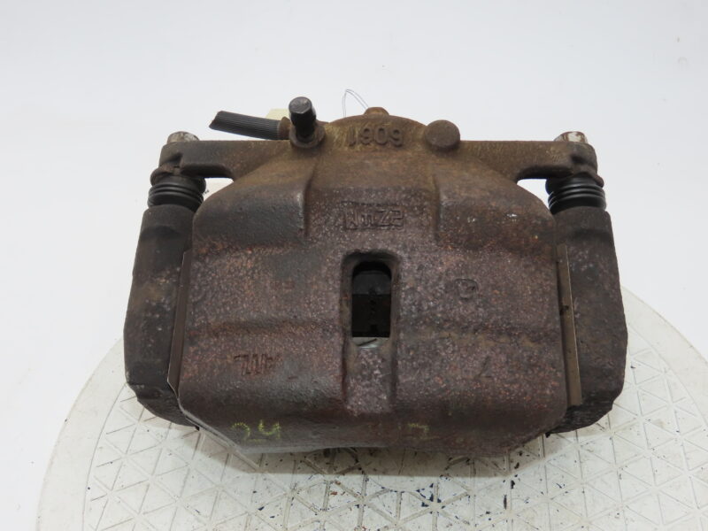 NISSAN-ETRIER DE FREIN AVD