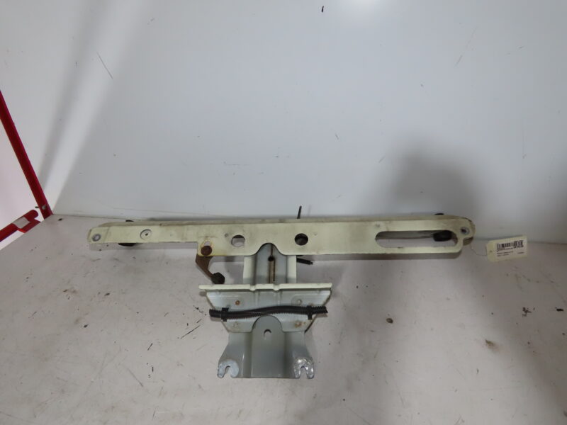 RENAULT-TRAVERSE SUP ARMATURE AV