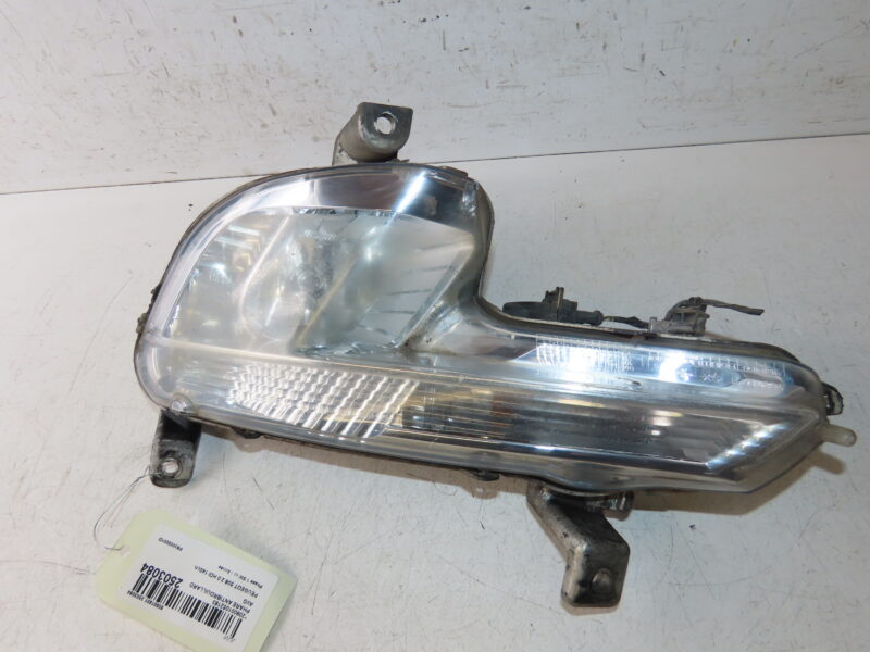 PEUGEOT-PHARE ANTIBROUILLARD AVG