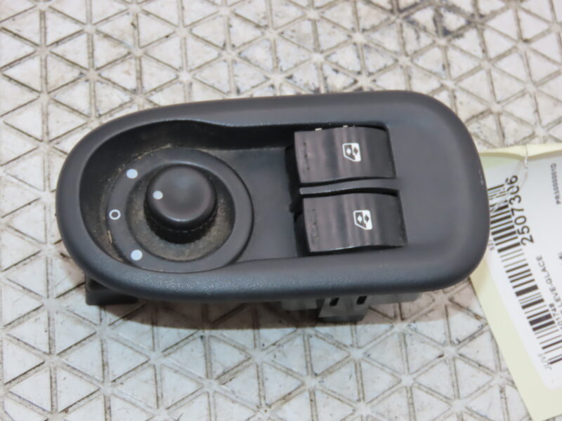 RENAULT-COMMANDE LEVE-GLACE PORTE AVG