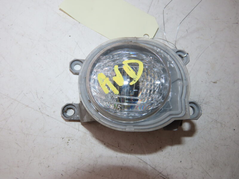 TOYOTA-PHARE ANTIBROUILLARD AVD
