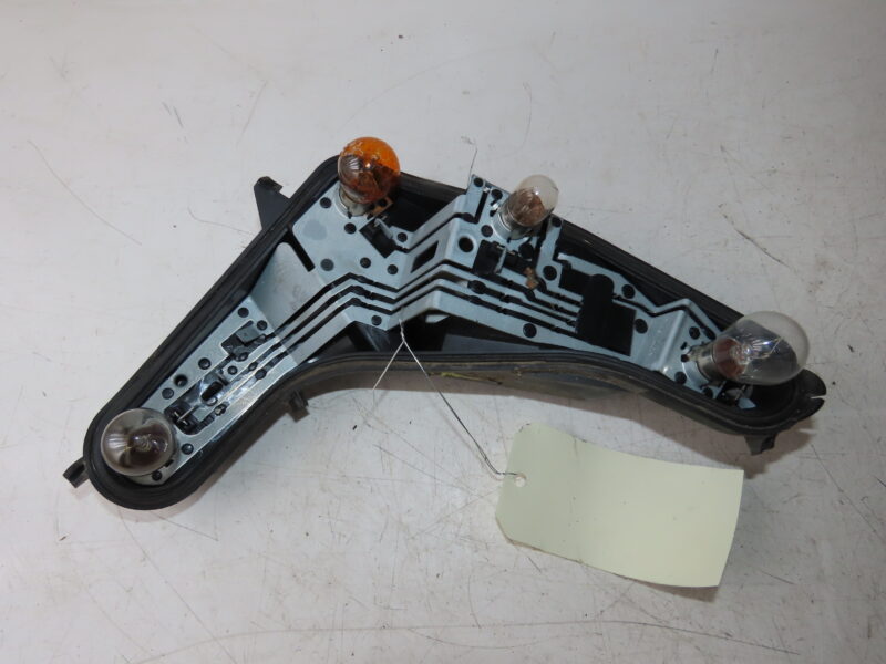PEUGEOT-PLATINE FEU ARD