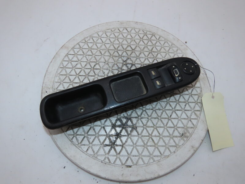 PEUGEOT-COMMANDE LEVE-GLACE PORTE AVG