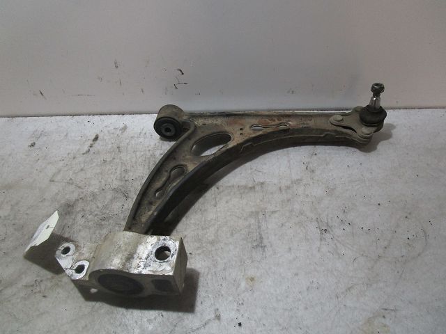 VOLKSWAGEN-TRIANGLE INF AVD