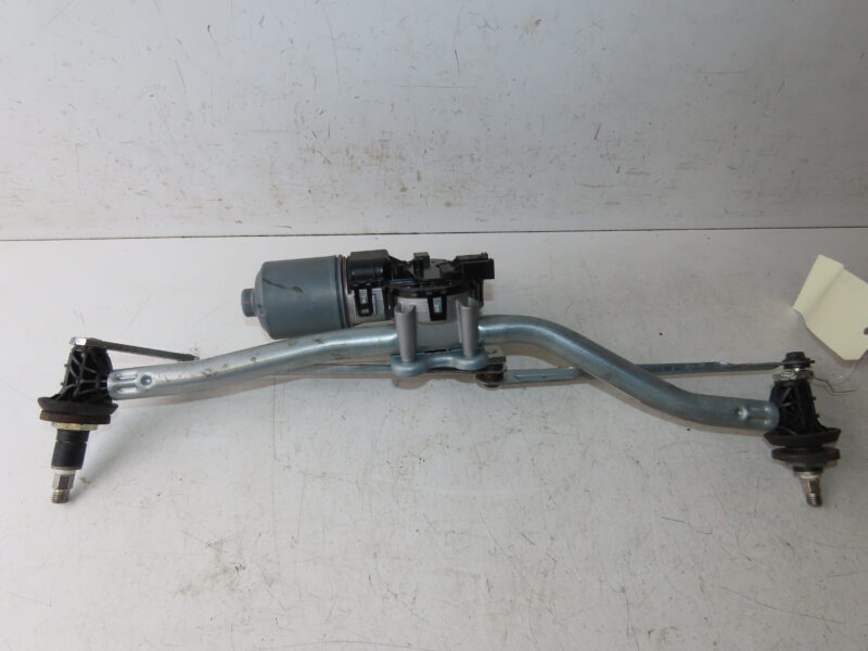 B.M.W.-MOTEUR ESSUIE-GLACE AV