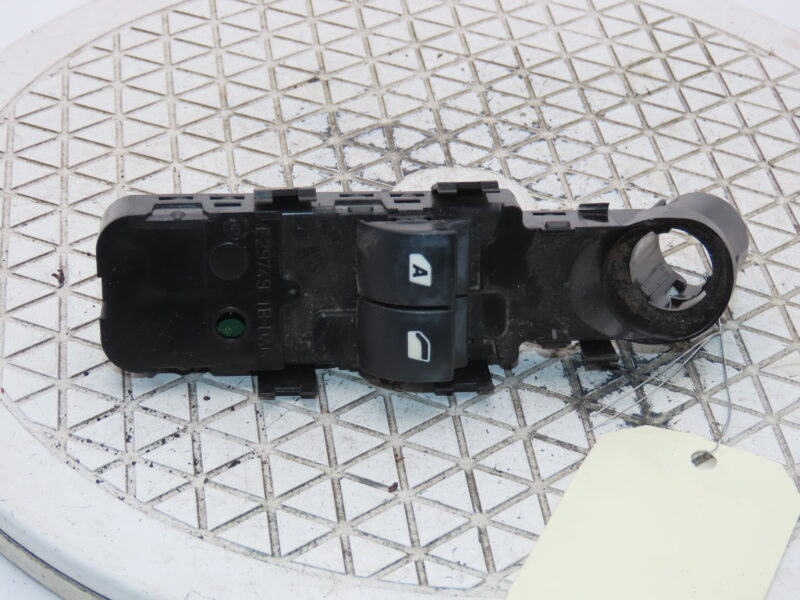 PEUGEOT-COMMANDE LEVE-GLACE PORTE AVG