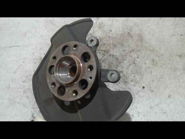 MERCEDES-FUSEE AVANT GAUCHE