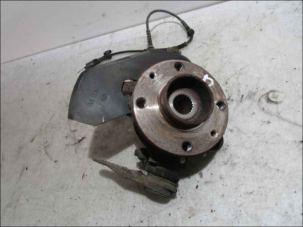 RENAULT-FUSEE AVANT DROIT