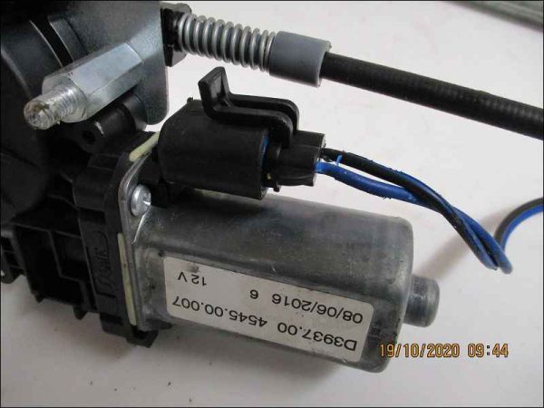 MECANISME + MOTEUR DE LEVE-GLACE AVANT DROITE – Image 2