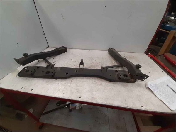 NISSAN-TRAVERSE INFERIEUR ARMATURE AVANT